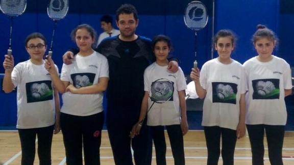 Atatürk Ortaokulu Küçük Kızlar Badminton Takımı Birinci Oldu