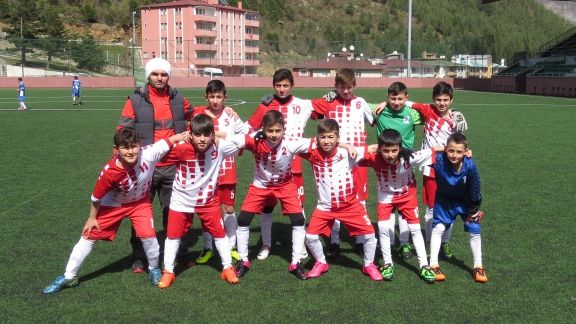 Hopa Anadolu İmam Hatip Lisesi Ortaokul Futbol Takımı Birinci Oldu