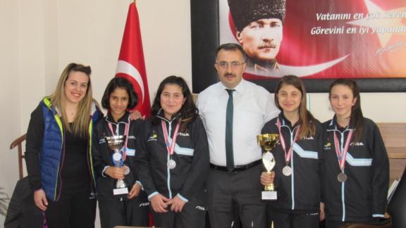 Atatürk Ortaokulu Sporcuları Sayın Cafer Döne´ ye Teşekkür Ziyaretinde Bulundular