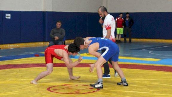 Hopa Anadolu İmam Hatip Lisesinde Güreş Müsabakası