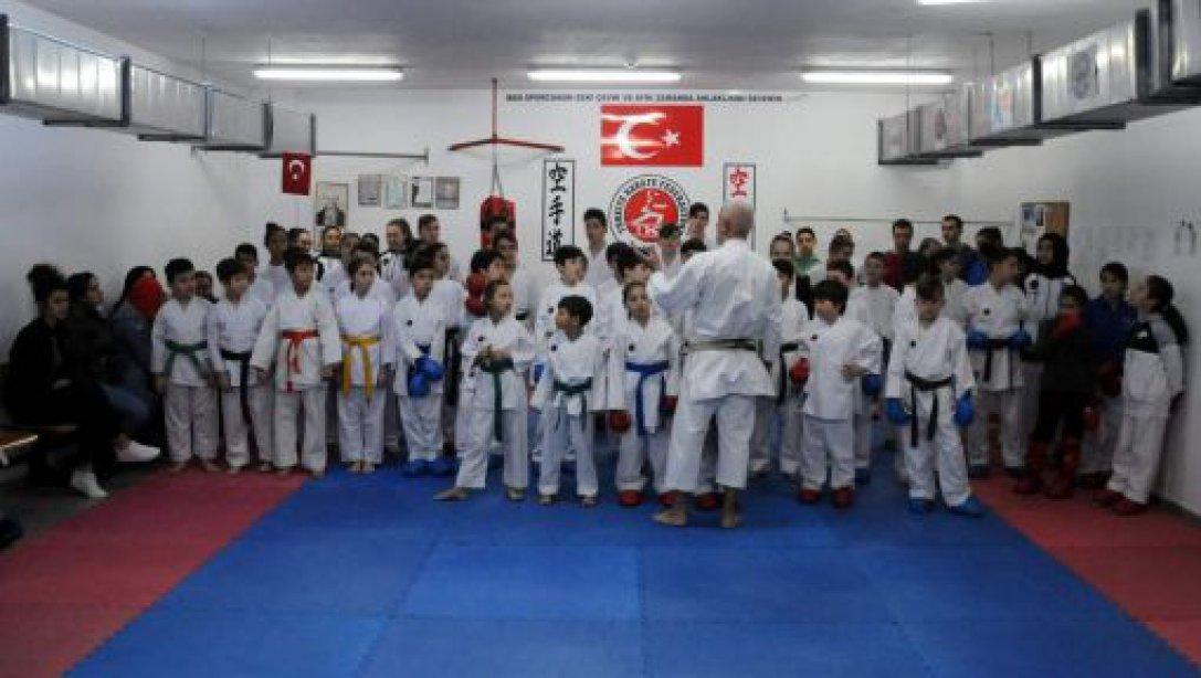 Hopa Mehmet Akif Ersoy İlkokulu Karate Salonunda Seminer