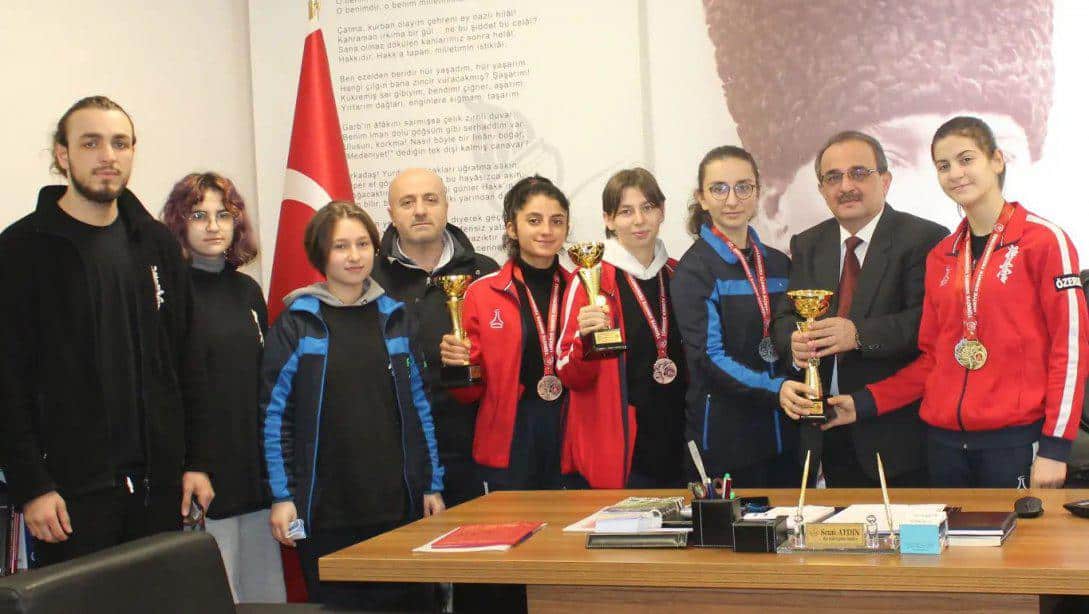 Kyokushin Türkiye Şampiyonlarından Müdürlüğümüze Ziyaret