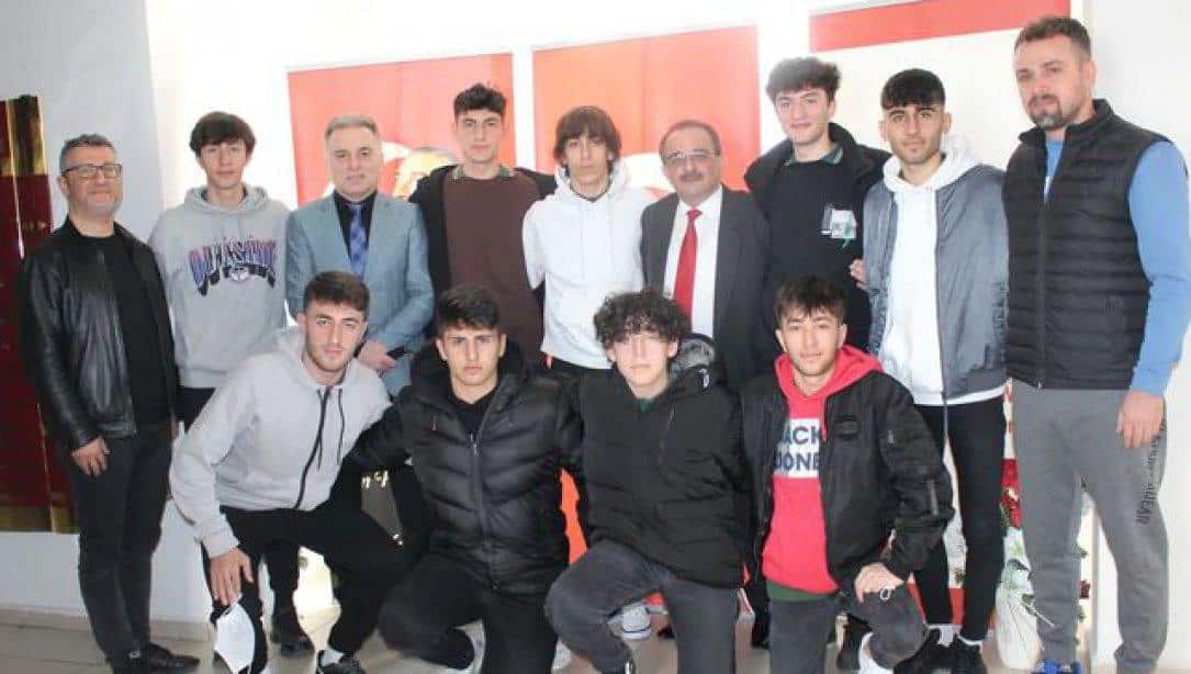 Futsal Bölge Şampiyonlarından Müdürlüğümüze Ziyaret