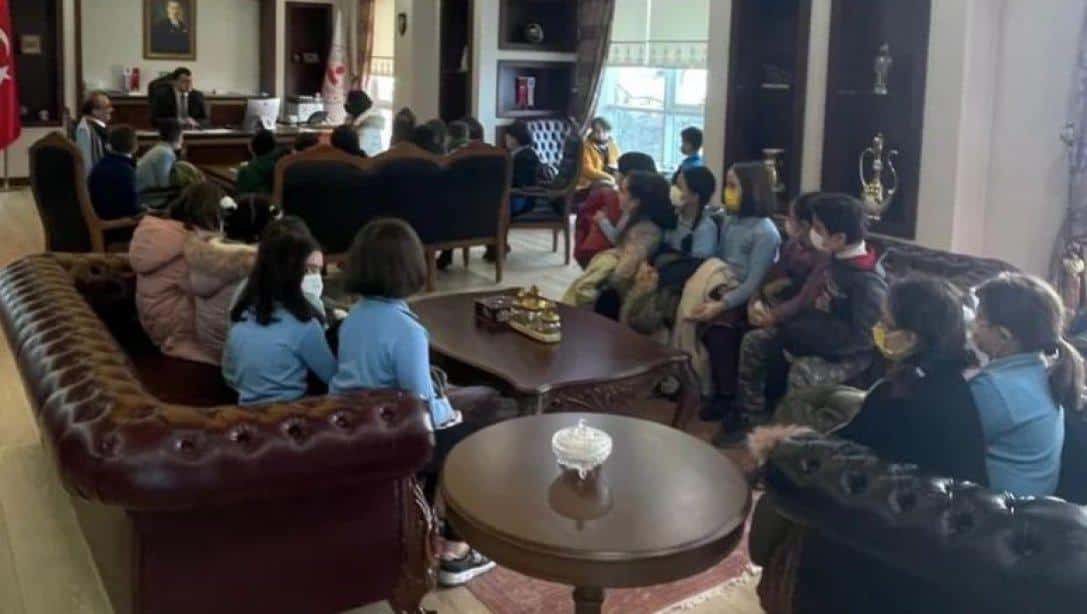 Hüsnü Ciner İlkokulu Öğrencilerinden Kaymakamımız Sayın Gürkan Üçüncü'ye Ziyaret