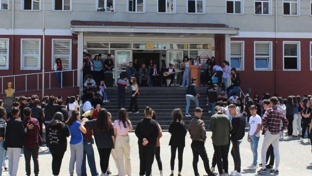 Hopa Nuri Vatan Anadolu Lisesinde Bahar Şenliği Gerçekleştirildi