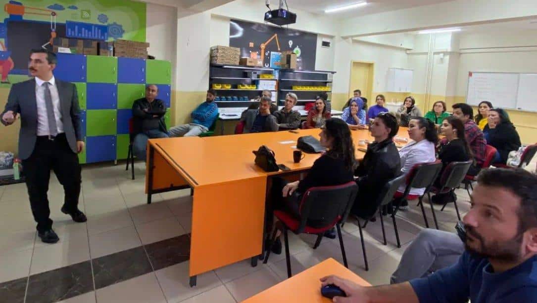 Yavuz Selim Ortaokulu'nda Mesleki Gelişim Semineri Gerçekleştirildi
