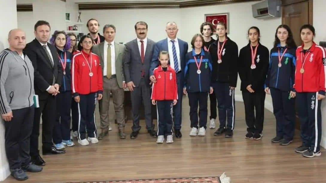 Valimiz Doruk, Balkan Kyokushın Karate Şampiyonasına Katılacak Sporcuları Makamında Kabul Etti