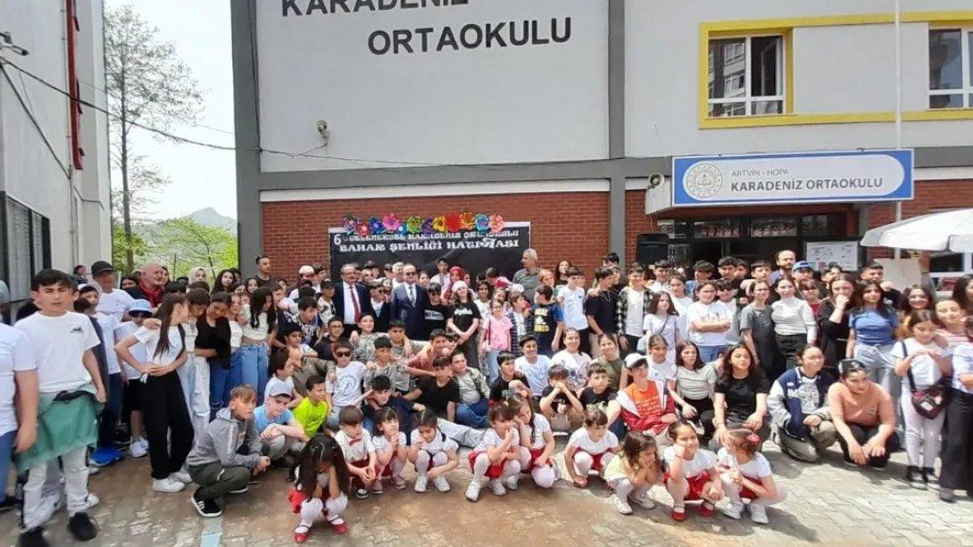 Karadeniz Ortaokulunda Geleneksel Bahar Şenliği Gerçekleştirildi 