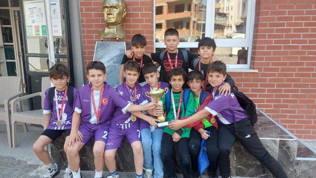Futsal İl Birincisi Hopa Karadeniz Ortaokulu 