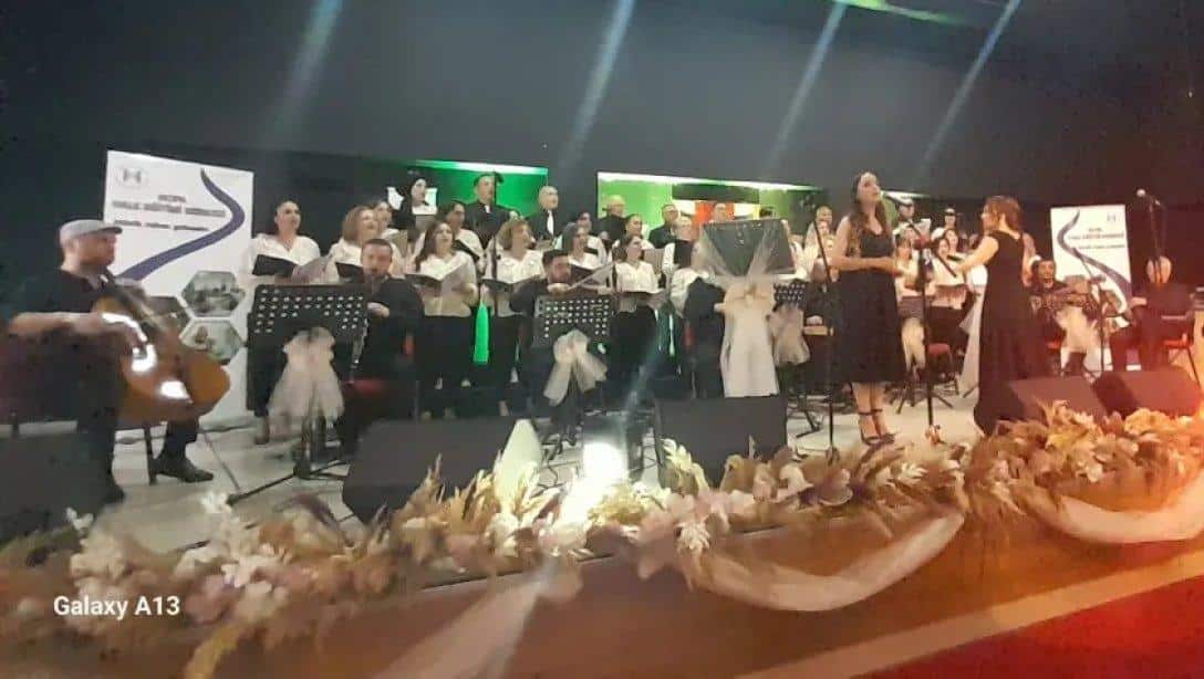 Hopa Halk Eğitimi Merkezi TSM Korosu Yıl Sonu Konseri Gerçekleştirildi