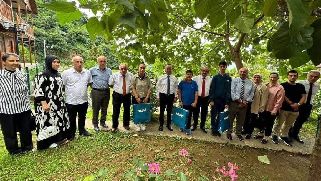 Kaymakamımız Sayın Abdullah ARSLANTÜRK LGS Ve YKS de Dereceye Giren Öğrencilerle Bir Araya Geldi