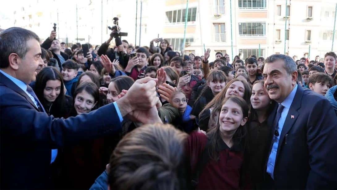 Millî Eğitim Bakanı Prof. Dr. Yusuf Tekin'in Gazi Ortaokulunu Ziyareti