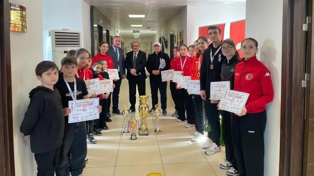 Kyokushin Sporcularımızdan Müdürlüğümüze Ziyaret 