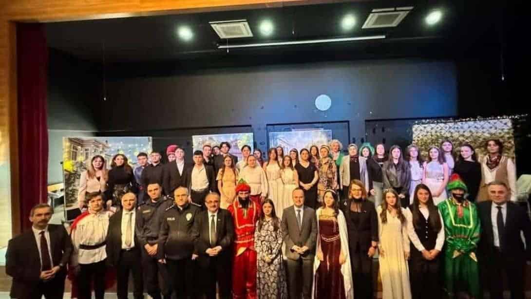 Hopa Nuri Vatan Anadolu Lisesi Tiyatro Gösterimi